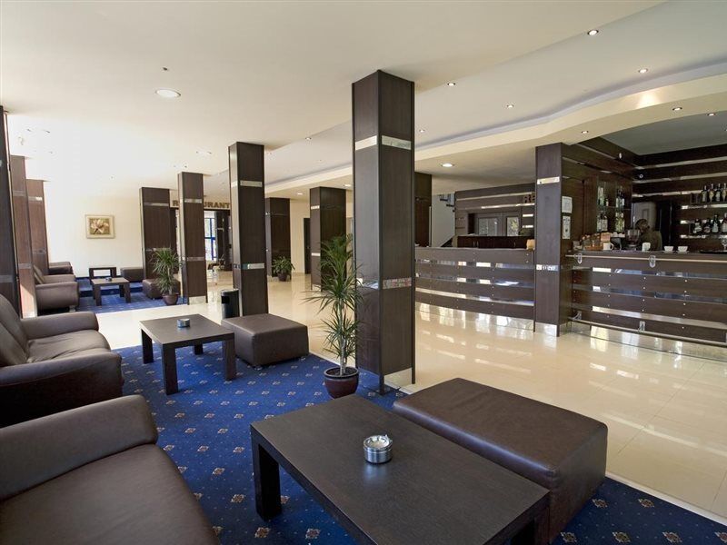 Blue Sky Hotel - & Parking غولدن ساندز المظهر الخارجي الصورة